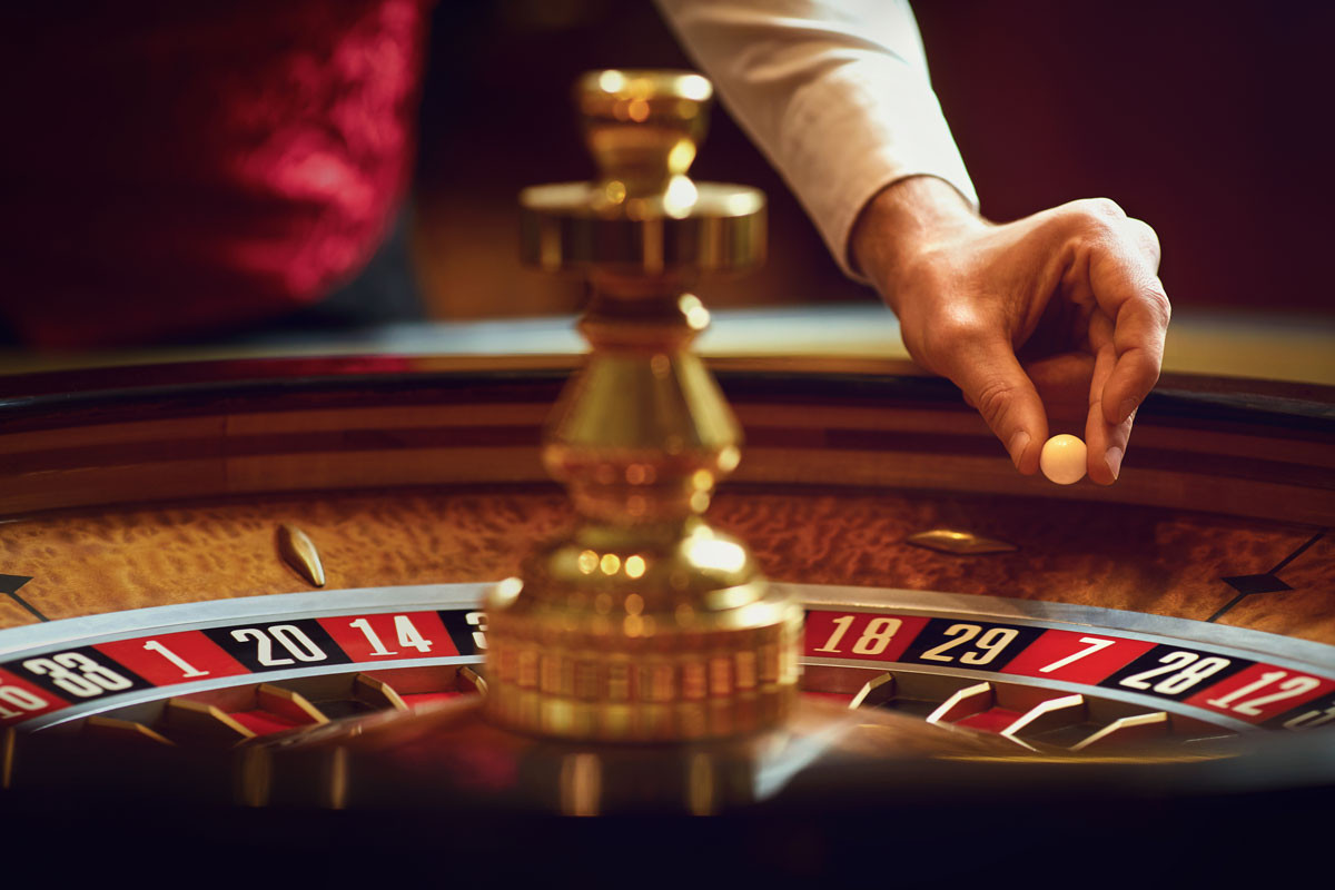 ¿Cuál es el rol del crupier en el casino? - -