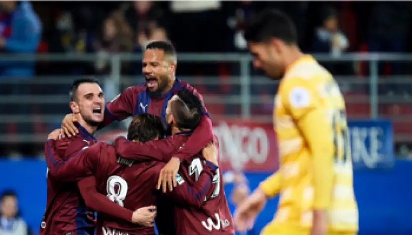 Los jugadores del Eibar celebran un gol frente al Girona.