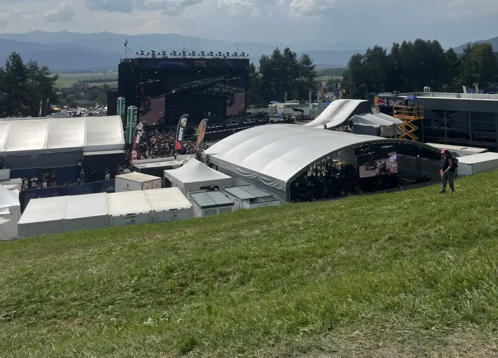 Ambiente en Bike City durante el bwin GP Austria 2025