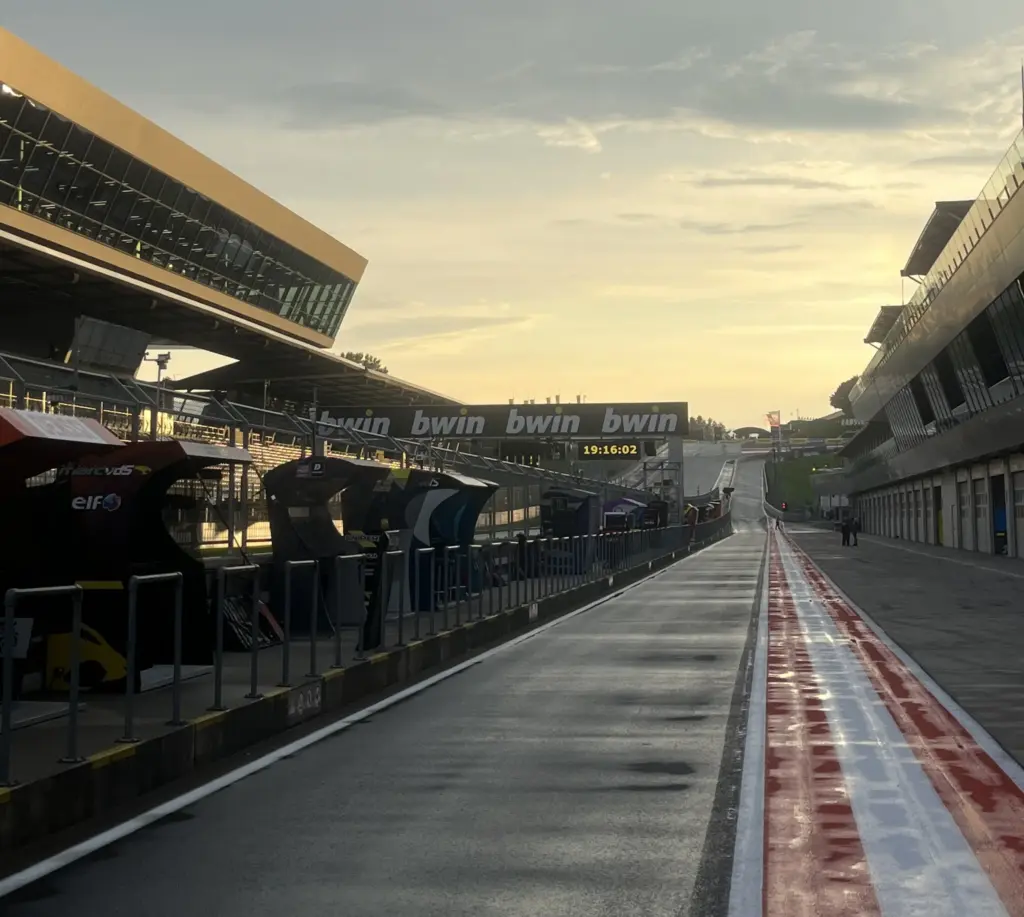 Pit Lane del bwin Grand Prix of Austria 2025 antes de la salida
