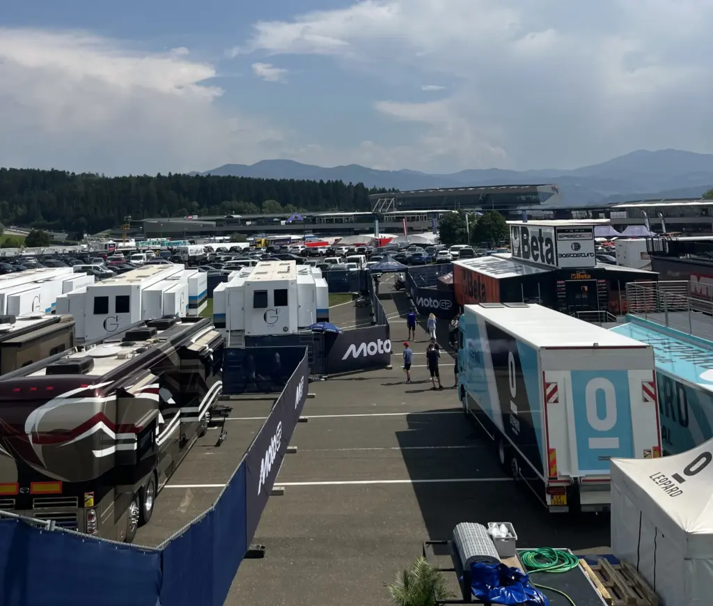 Motorhomes de los equipos en el bwin GP Austria 2025